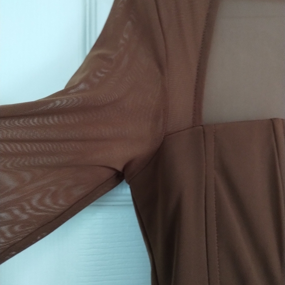 With Jean Sheer Brown Top - Picture 4 of 7